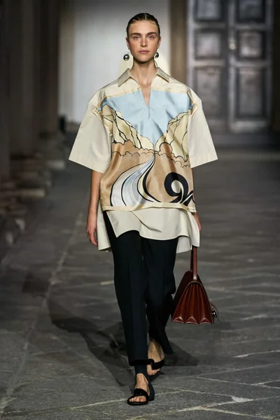 Look 19